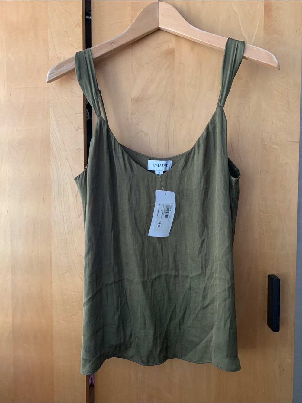 NWT Evereve lined tank top size medium style called Kyle V-neck Cami